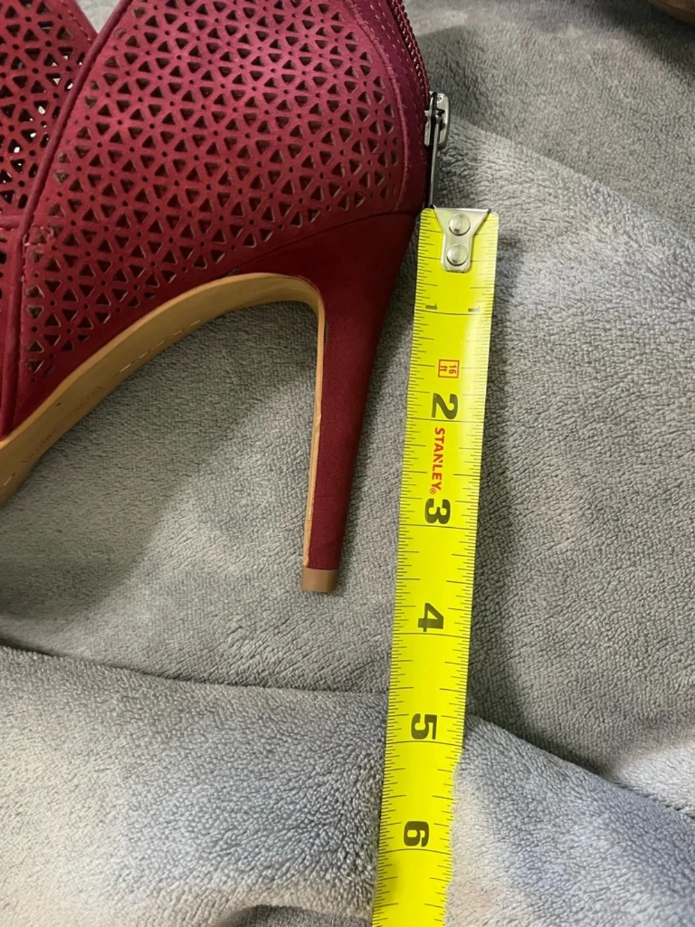 Vince Camuto Red Laser-Cut Peep-Toe Stiletto Booties Size 8.5 - Picture 13 of 17